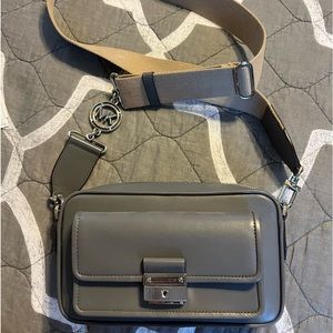 Michael Kors Camera crossbody
